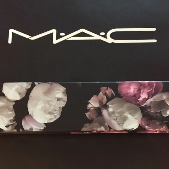 Mac Cosmetics - Picture 6 of 8